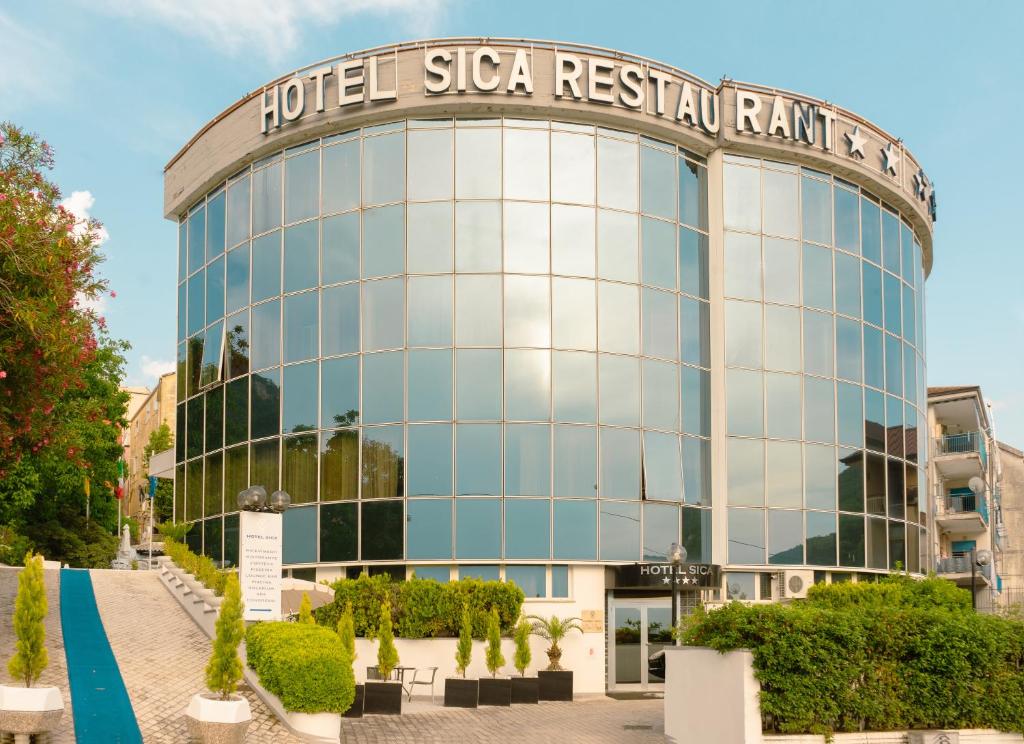 Clădirea în care este situat/ăhotelul