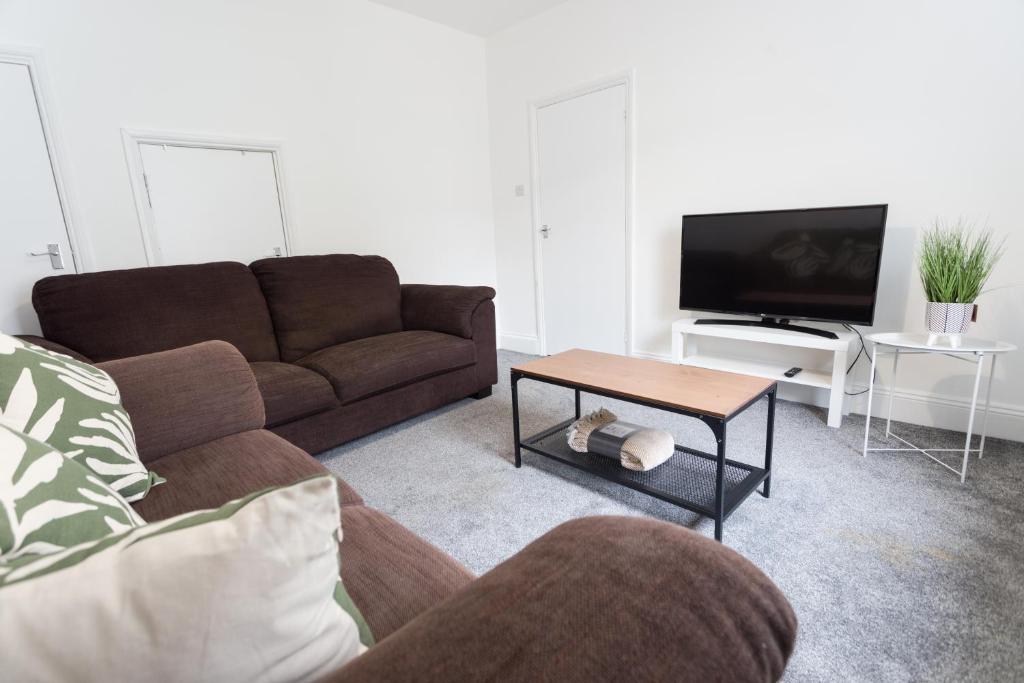 a living room with a couch and a coffee table at Three Bed - Suitable for Contractors- Large Groups in Bristol