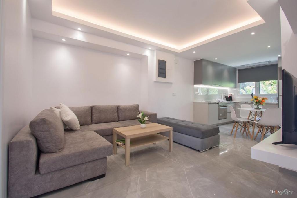 Oresti's Villa Near Airport & Beach - 1