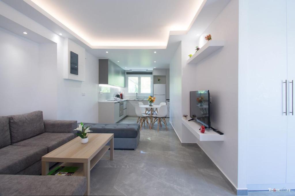 Oresti's Villa Near Airport & Beach - 6