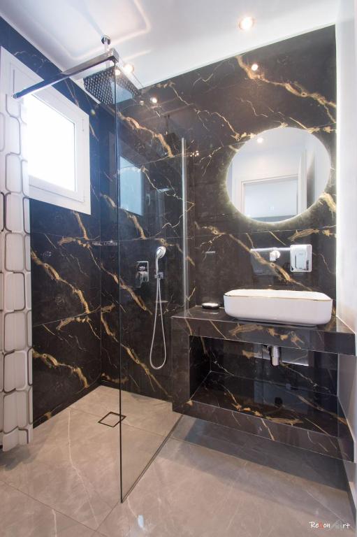 Oresti's Villa Near Airport & Beach - 16