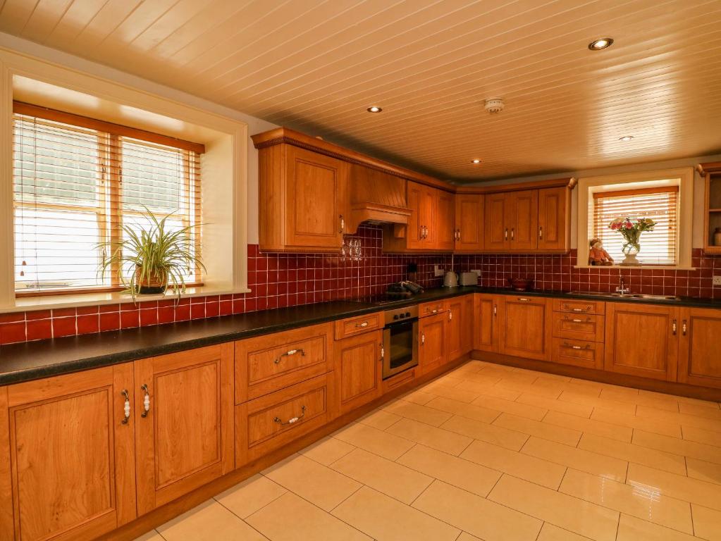 Kuchyň nebo kuchyňský kout v ubytování Coach House