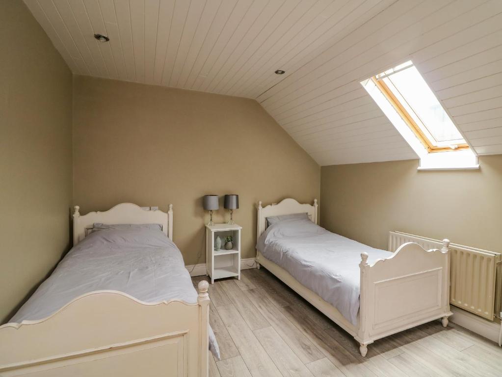 Postel nebo postele na pokoji v ubytování Coach House