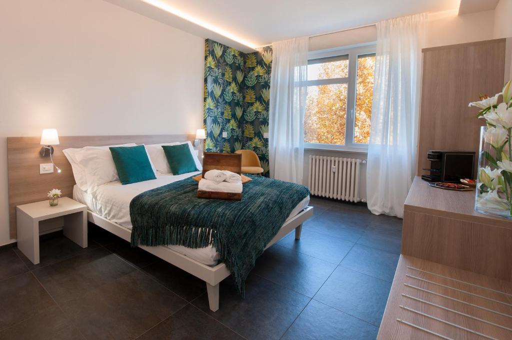 a bedroom with a bed and a window at Brichett Deluxe Rooms in Alba
