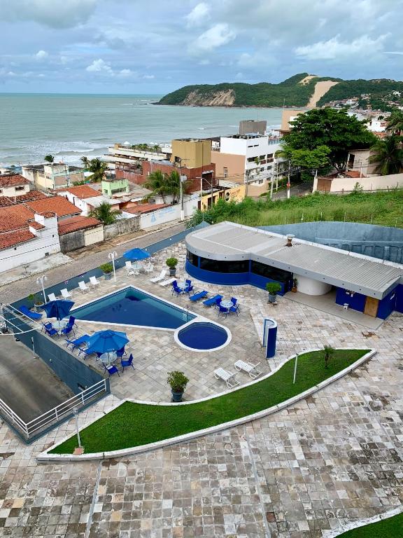 an overhead view of a swimming pool and the ocean at Terrazzo PontaNegra flat Flat Vista Mar Apto 201 in Natal