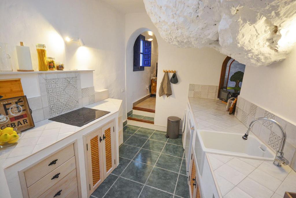 Koupelna v ubytování Casa Rosario, Frigiliana Large Historic Townhouse with Amazing Roof terrace HansOnHoliday Rentals