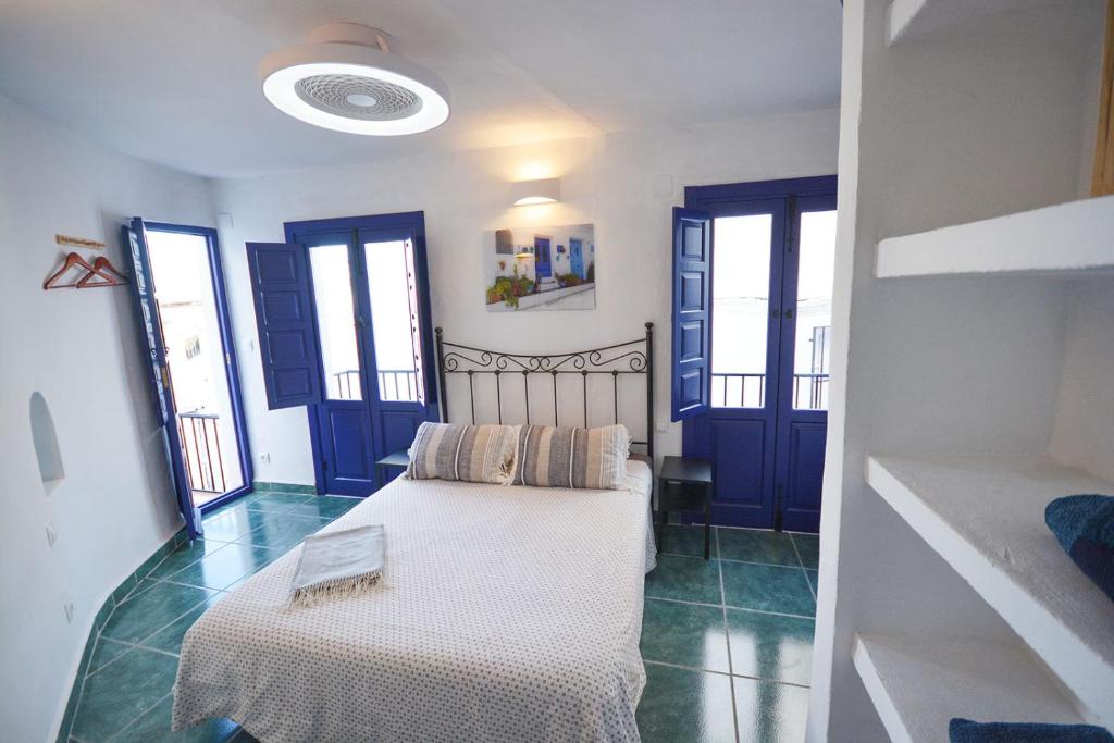 Postel nebo postele na pokoji v ubytování Casa Rosario, Frigiliana Large Historic Townhouse with Amazing Roof terrace HansOnHoliday Rentals
