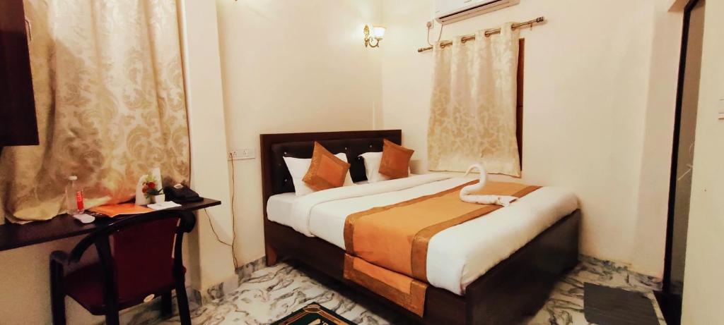 Postel nebo postele na pokoji v ubytování Hotel Shanti inn