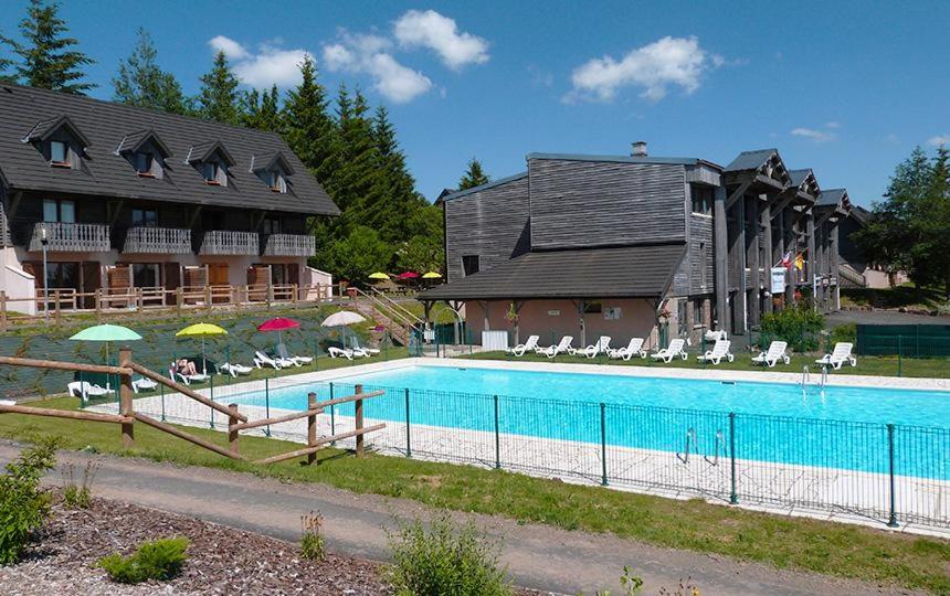 Fotografia z galérie ubytovania "Ressourcez-vous au BOIS DE LA REINE" Plusieurs appartements du 4 personnes 1 chambre au 8 personnes en duplex 3 chambres v destinácii Super Besse