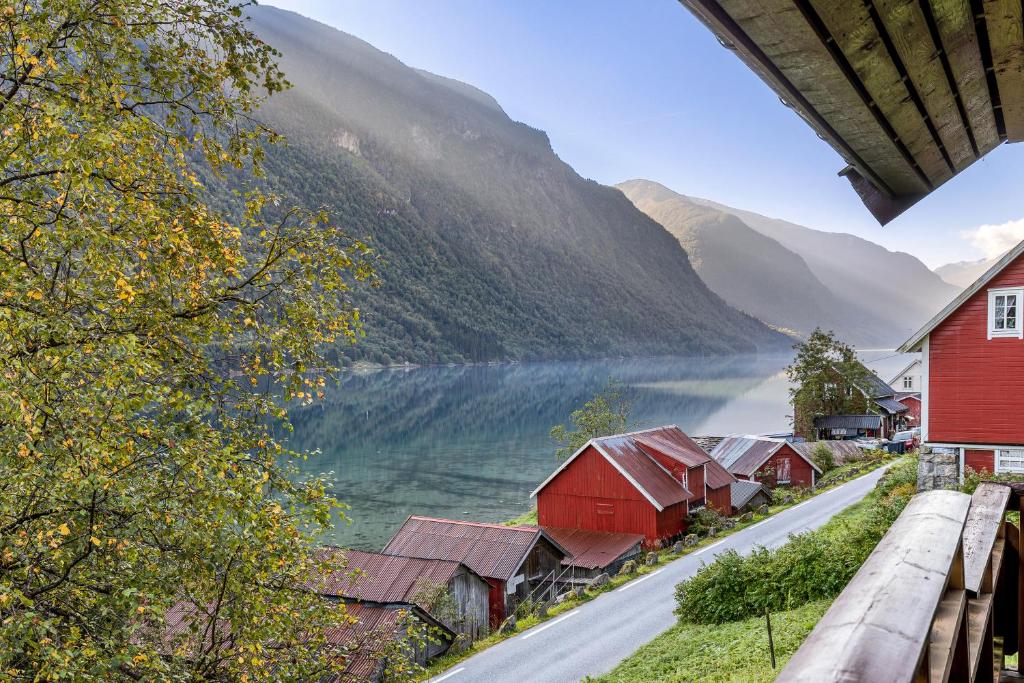 Cabin alongside the beautiful fjærlandsfjord - Huis Met Drie Slaapkamers