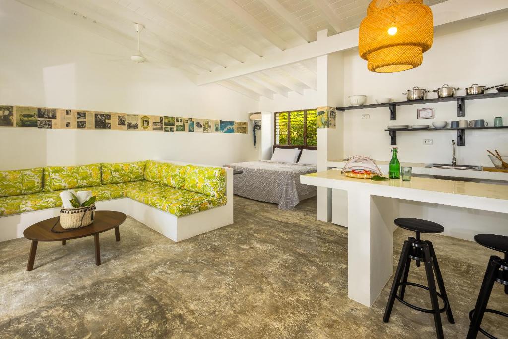 Posezení v ubytování El Encuentro Surf Lodge