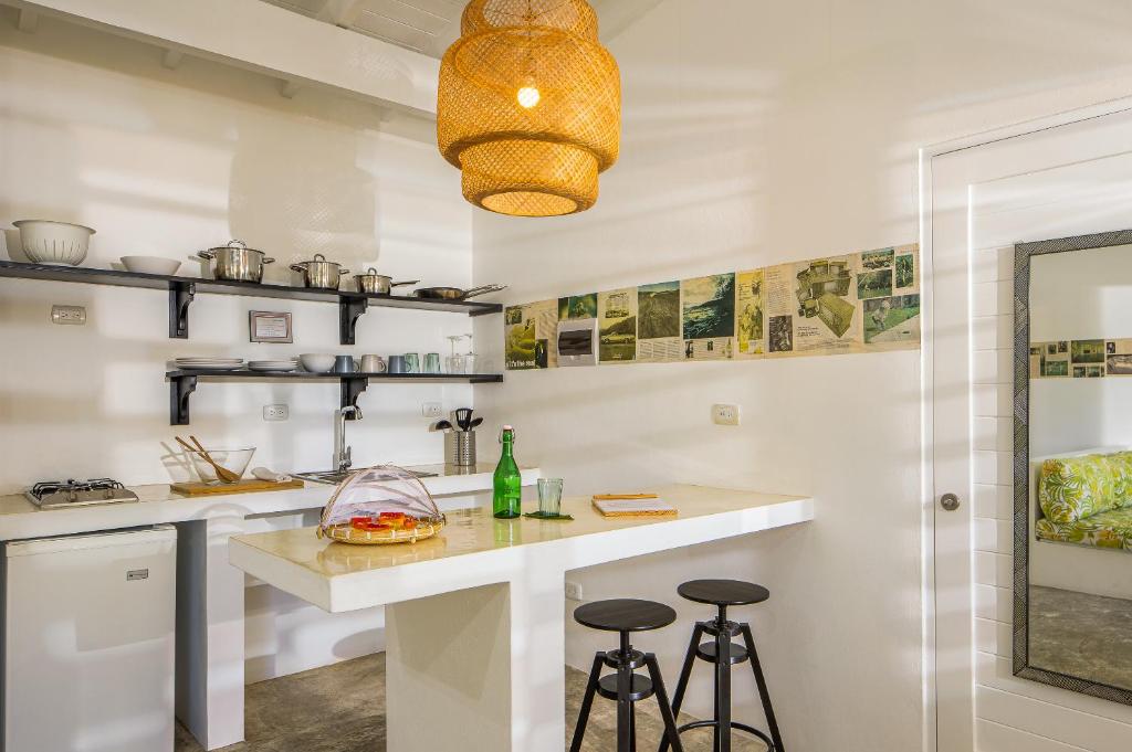 Kuchyň nebo kuchyňský kout v ubytování El Encuentro Surf Lodge