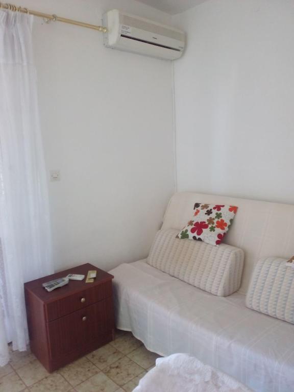 Posezení v ubytování Apartments by the sea Zaboric, Sibenik - 8368