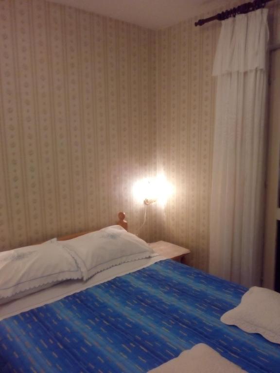 Postel nebo postele na pokoji v ubytování Apartments by the sea Zaboric, Sibenik - 8368