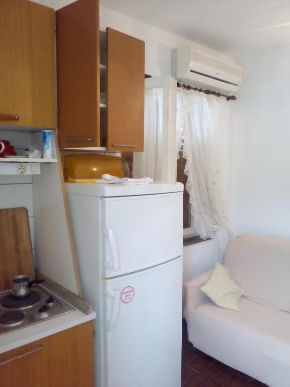 Kuchyň nebo kuchyňský kout v ubytování Apartments by the sea Zaboric, Sibenik - 8368