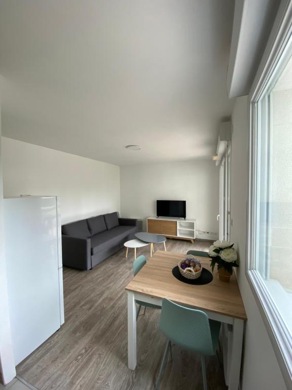 Zdjęcie z galerii obiektu Appartement terrasse bord de Mer St Marc sur Mer w mieście Saint-Nazaire