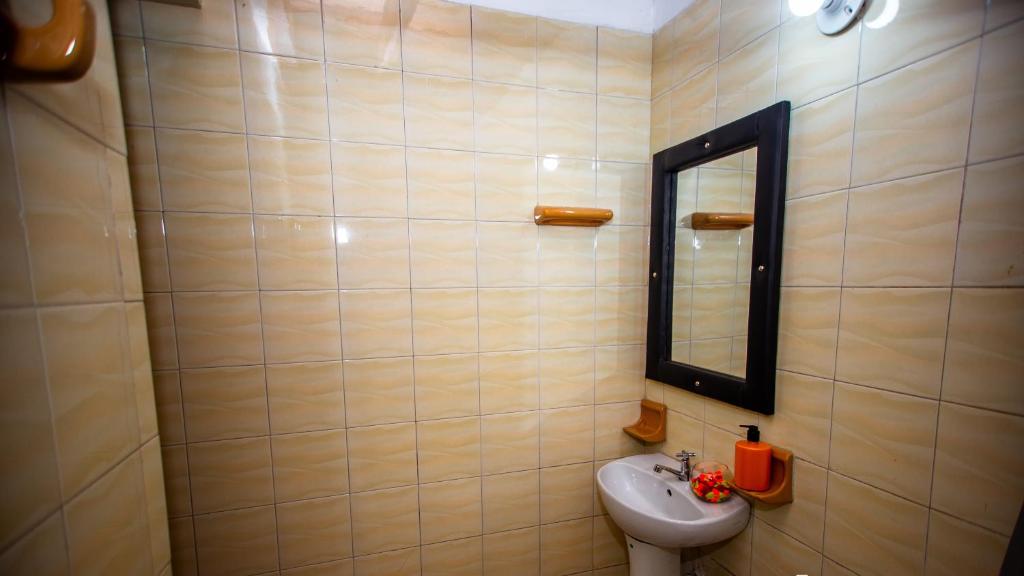 Casa Hotel Marbella Beach的一间浴室