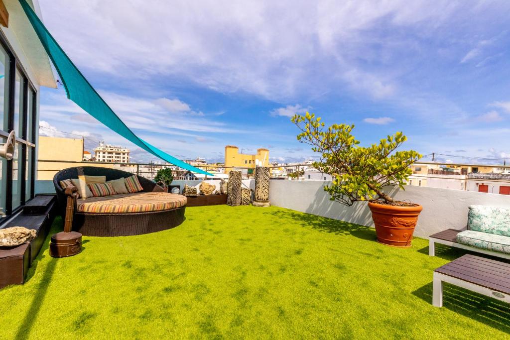 Balkón nebo terasa v ubytování CasaBlanca Hotel