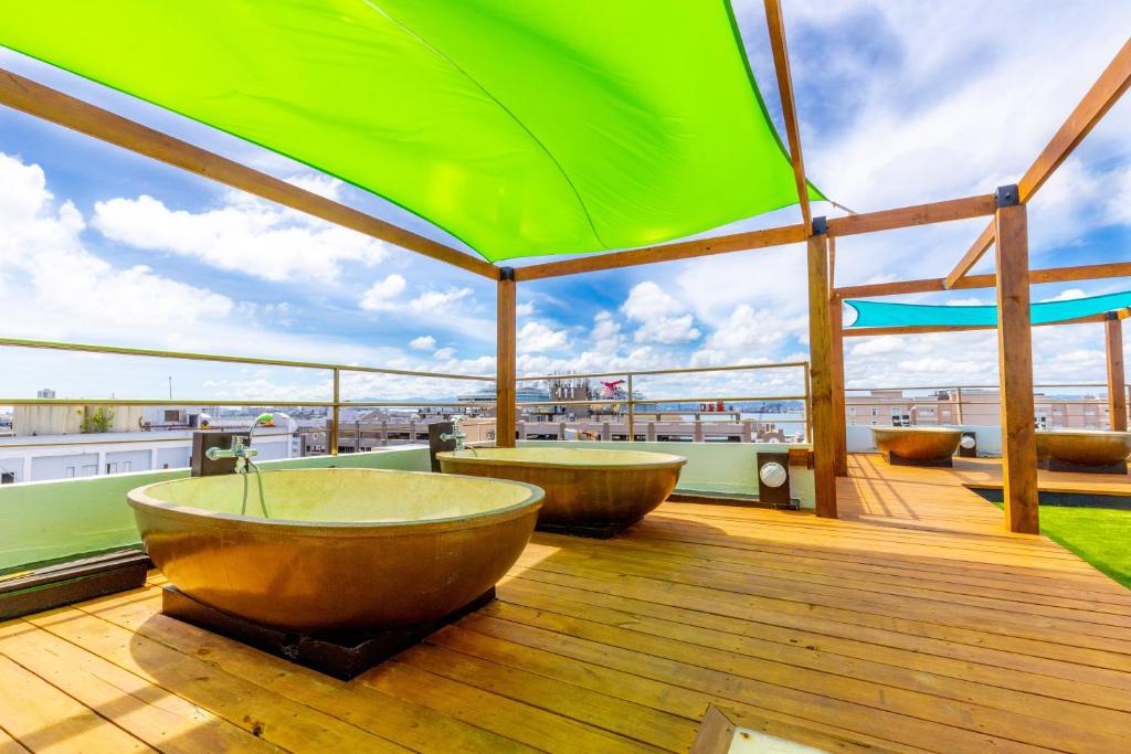 Balkón nebo terasa v ubytování CasaBlanca Hotel