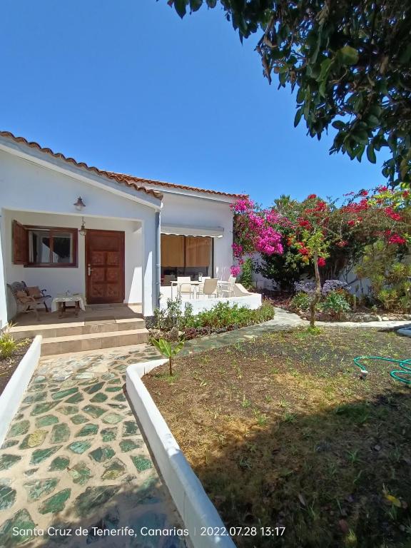 Vonkajšia záhrada v ubytovaní Schöne Wohnung in Puerto de la Cruz mit Garten.