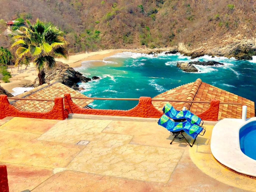 EXCLUSIVO BUNGALOW CON ALBERCA Y PLAYA SEMI-PRIVADA, PLAYA ZIPOLITE-MAZUNTE, 8 PLAYAS CERCANAS, ESPECTACULAR VISTA AL OCEANO PACÍFICO, ALBERCA INFINITA, DISFRUTA DE ESTE ACUARIO OCEÁNICO Y GOZA DIVERSOS TOURS EN MAR ABIERTO! 2 kayacs, WiFi Starlink