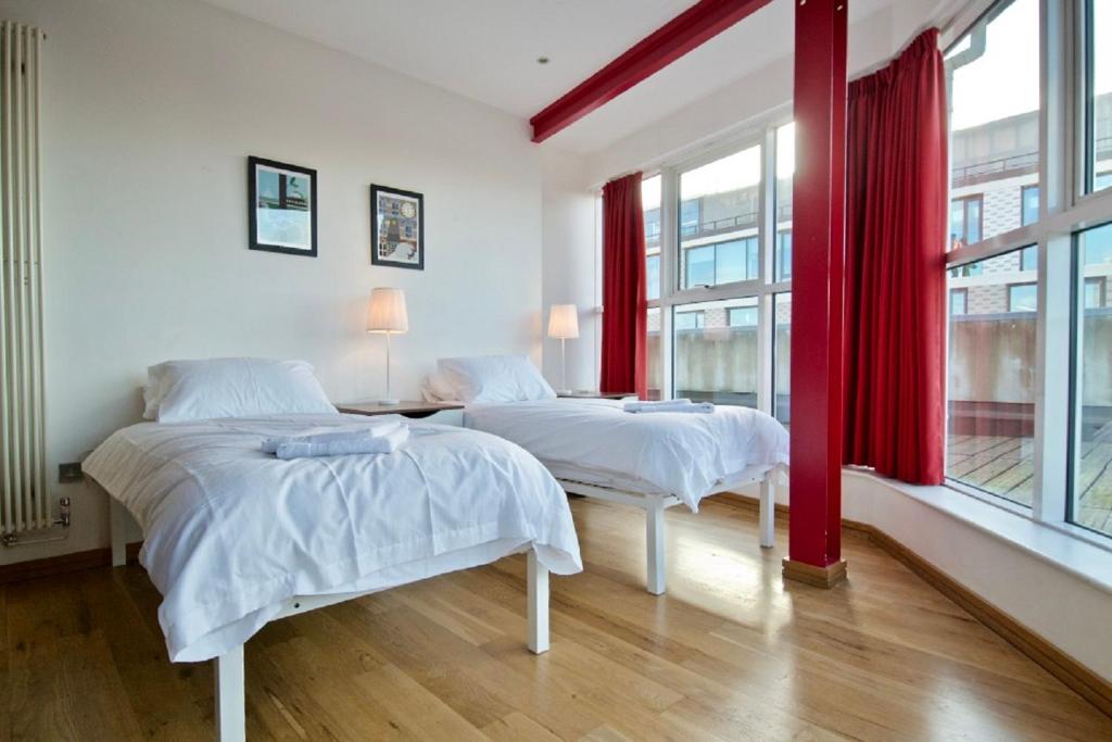 Posteľ alebo postele v izbe v ubytovaní 62-66 Farringdon Apartments by condokeeper
