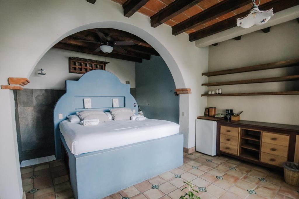 a bedroom with a blue bed in a room at HEVEN Residence in Zipolite