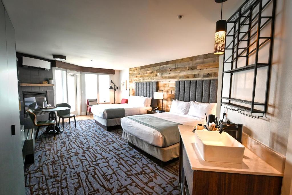 Postel nebo postele na pokoji v ubytování Cannery Pier Hotel & Spa