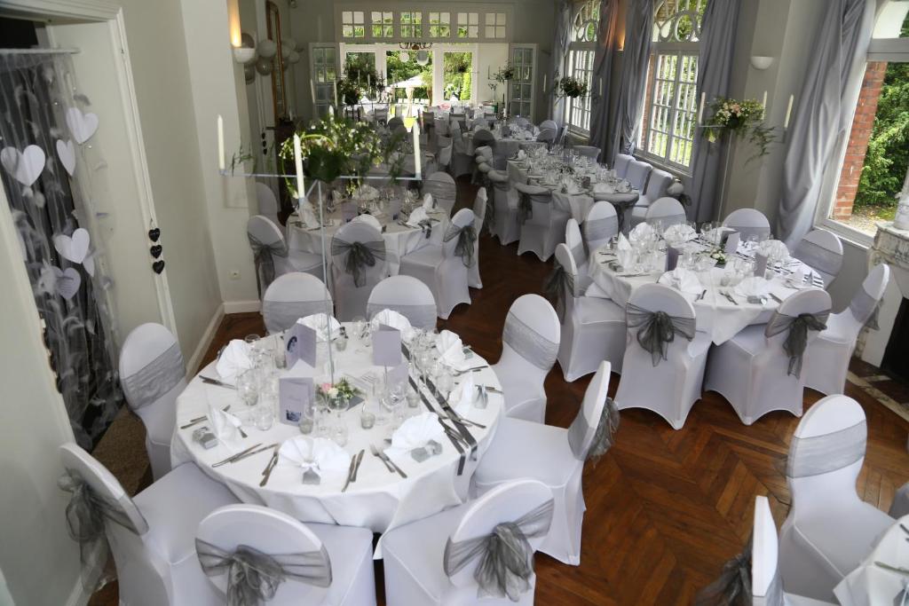 Restaurace v ubytování LOGIS Hôtel & Restaurant - Le Manoir de Gavrelle