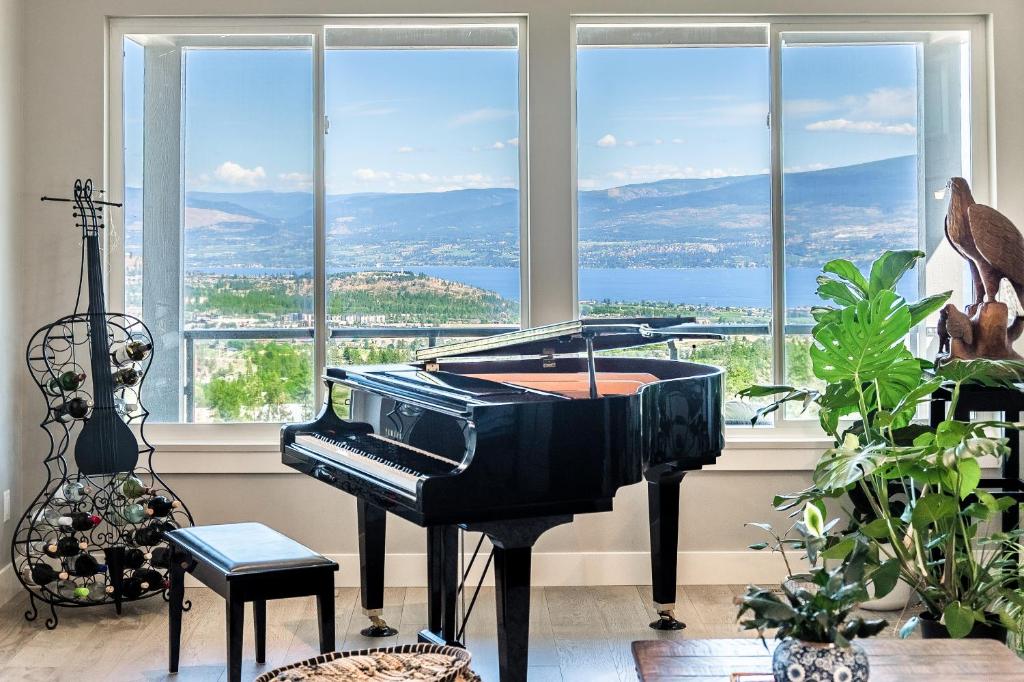 Stylish Single House With Lake & Mountain View