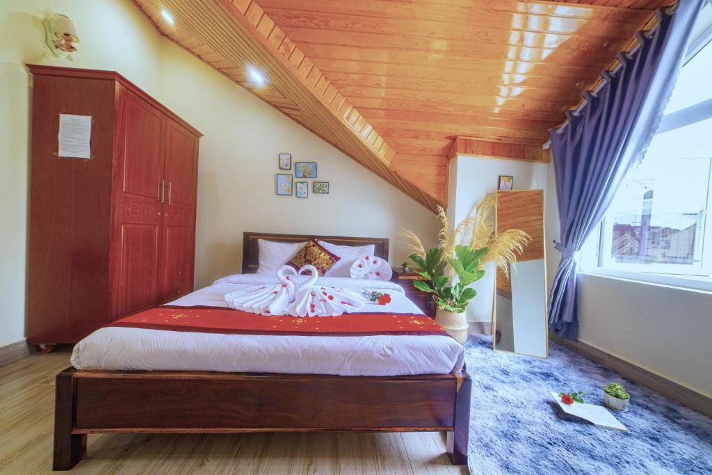 Postel nebo postele na pokoji v ubytování Moc Nhien Hostel Da Lat