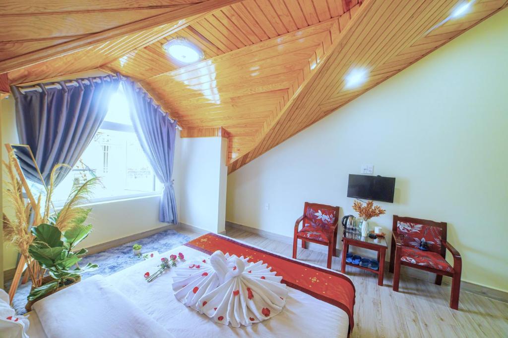 TV a/nebo společenská místnost v ubytování Moc Nhien Hostel Da Lat