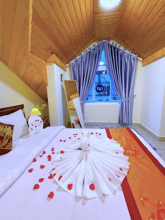 Postel nebo postele na pokoji v ubytování Moc Nhien Hostel Da Lat