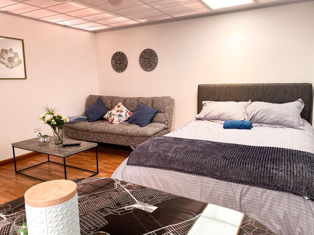 Cama o camas de una habitación en Apartasuite cerca del aeropuerto - My Little Home 2