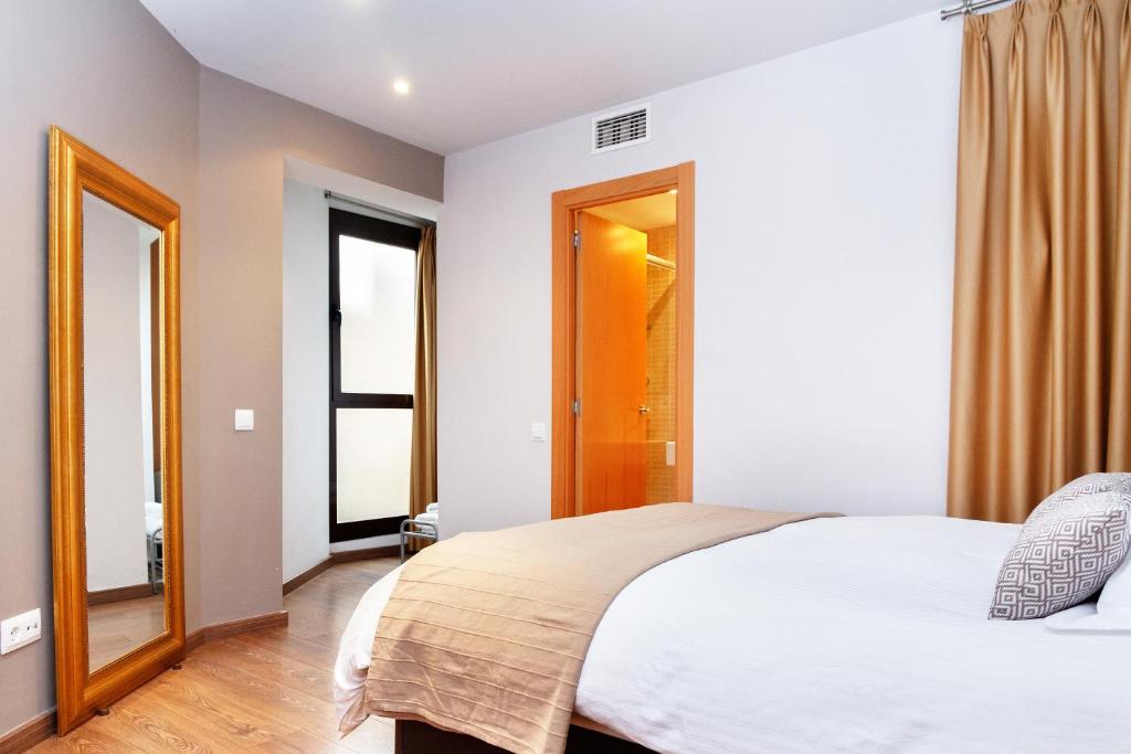 Posteľ alebo postele v izbe v ubytovaní Feelathome Center Apartments