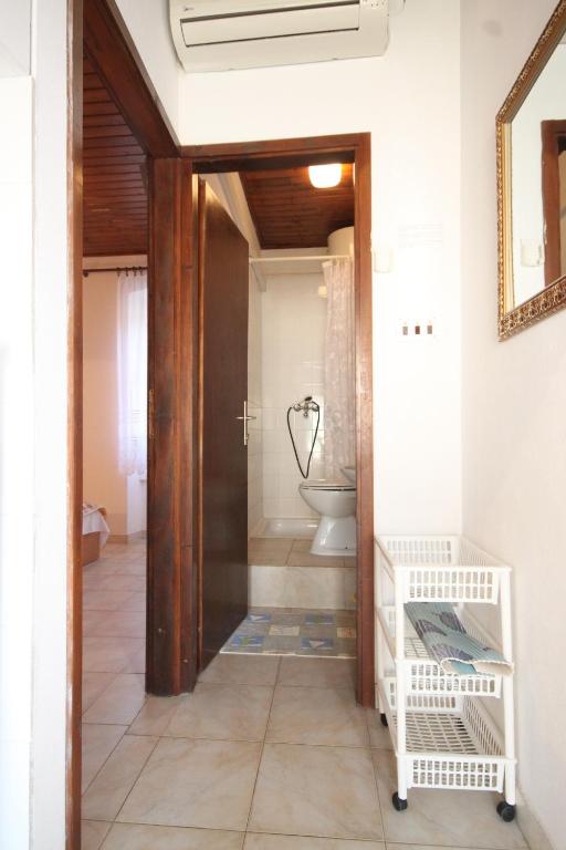 Koupelna v ubytování Apartments by the sea Rukavac, Vis - 1154