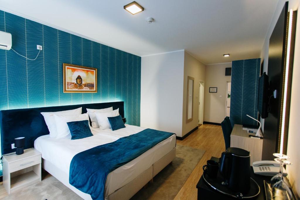 Postel nebo postele na pokoji v ubytování Hotel Srem