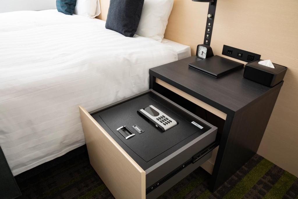 Postel nebo postele na pokoji v ubytování Hotel Hankyu RESPIRE OSAKA