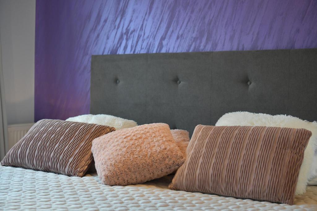 Postel nebo postele na pokoji v ubytování Deluxe Apartments Franjkovic