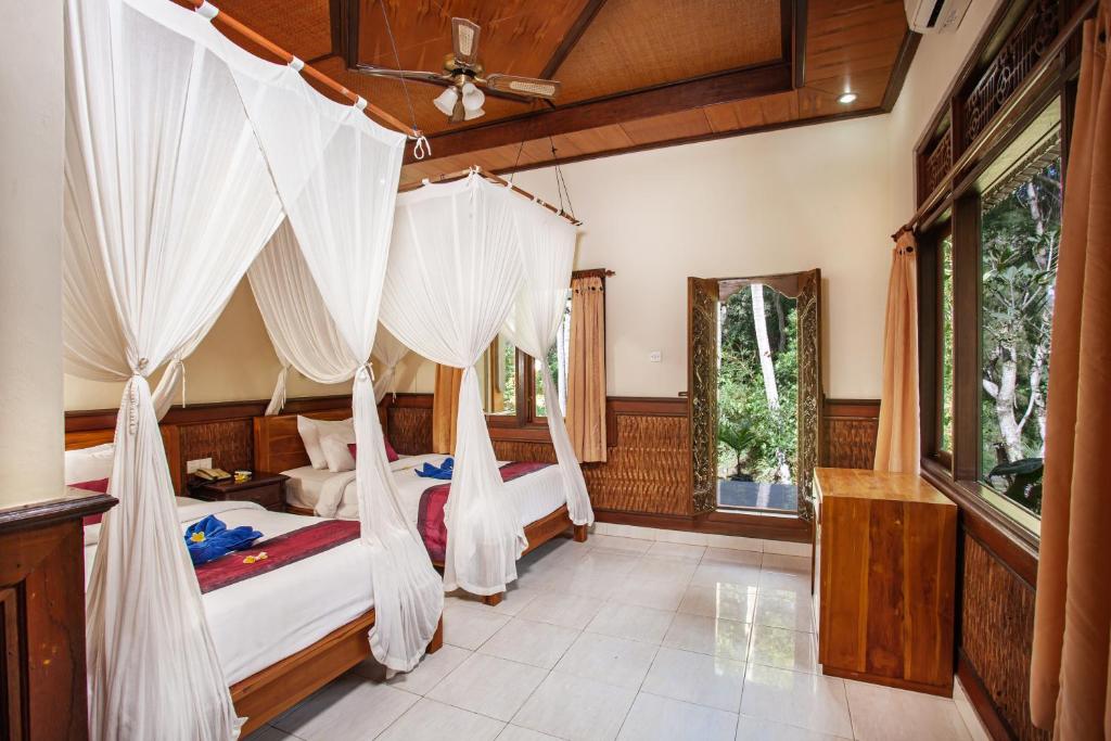 Tempat tidur dalam kamar di Nick's Pension