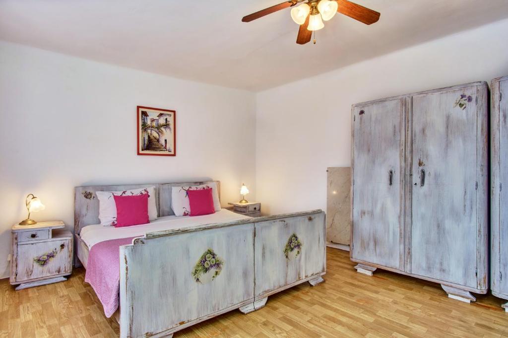 Posteľ alebo postele v izbe v ubytovaní Holiday Home Lina Cipollina