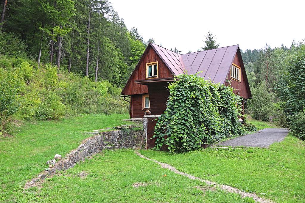 a small house in the middle of a field at Chata Brusno in Brusno