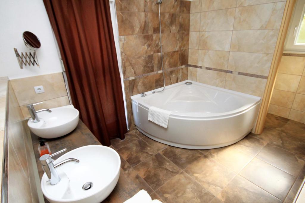 Fotografie z fotogalerie ubytování Luxury villa with a swimming pool Vis - 8922 v destinaci Vis