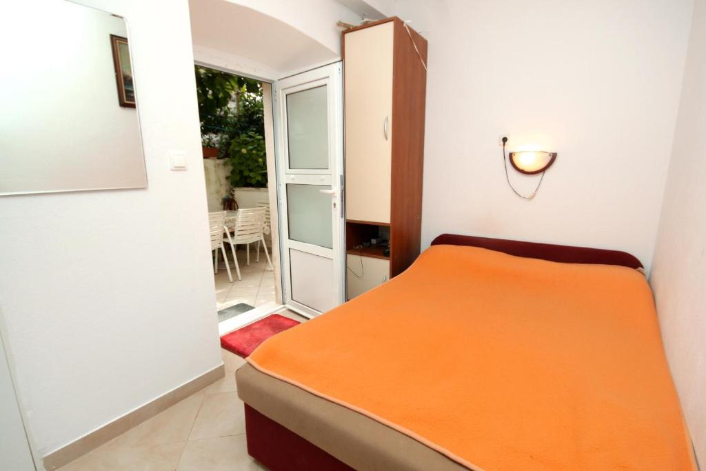 Posteľ alebo postele v izbe v ubytovaní Apartments by the sea Cavtat, Dubrovnik - 8966