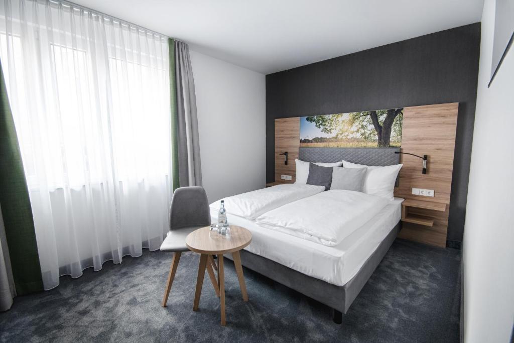 Postel nebo postele na pokoji v ubytování Hotel Kupferzell