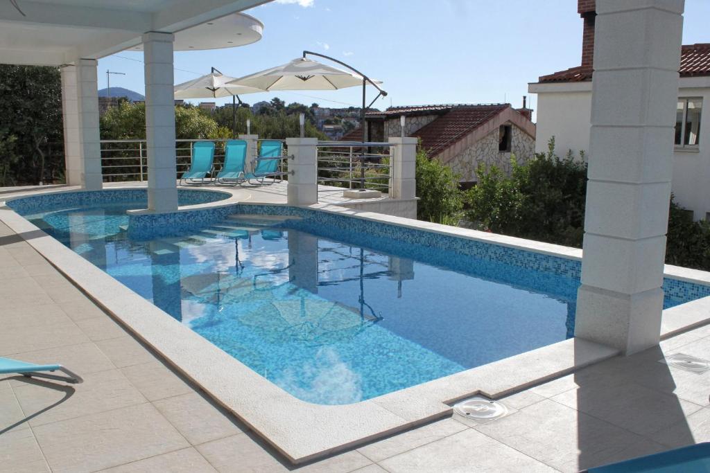 Zdjęcie z galerii obiektu Seaside apartments with a swimming pool Zavalatica, Korcula - 9150 w mieście Zavalatica