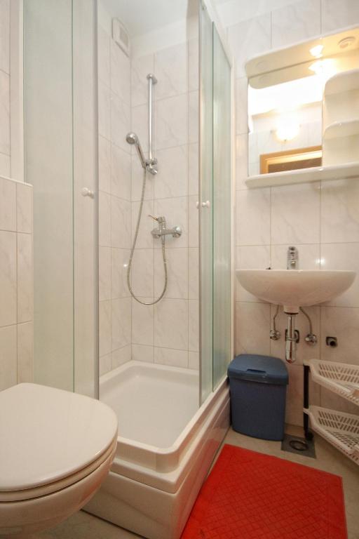 Zdjęcie z galerii obiektu Seaside apartments with a swimming pool Zavalatica, Korcula - 9150 w mieście Zavalatica