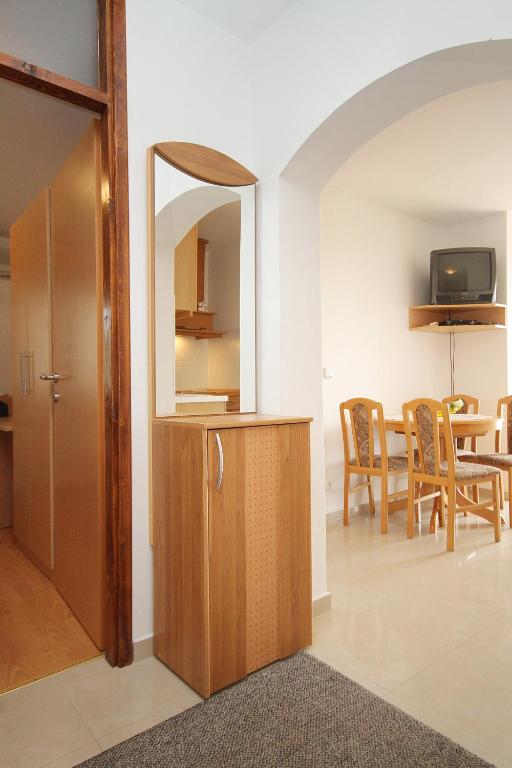 Zdjęcie z galerii obiektu Seaside apartments with a swimming pool Zavalatica, Korcula - 9150 w mieście Zavalatica