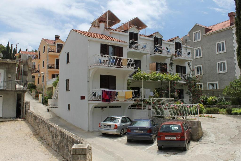 a group of cars parked in front of a building at Apartments with a parking space Cavtat, Dubrovnik - 8993 in Mlini