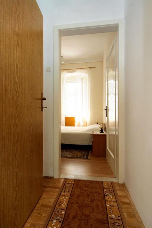 Postel nebo postele na pokoji v ubytování Double Room Zaton Mali 8997c